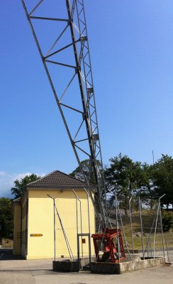 A closer look to the base insulators