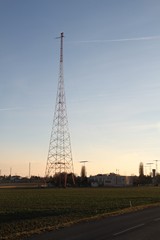 View of the first tower and feed point of the HBG antenna