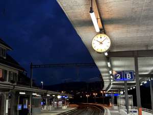 The iconic Swiss Railway clock present in all Swiss train stations completes each minute a little faster and then waits for a synchronization signal. (click to enlarge)