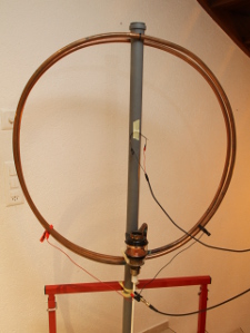 A magnetic loop antenna tuned at 1.850MHz being tested with the ring-down method. The square wave generator is connected to the small loop in the middle and the oscilloscope is connected via the two clamps with a 10:1 probe (click to enlarge).