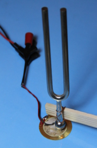 A 440Hz tuning fork mounted on a piezoelectric transducer and being tested with the ring-down method (click to enlarge)